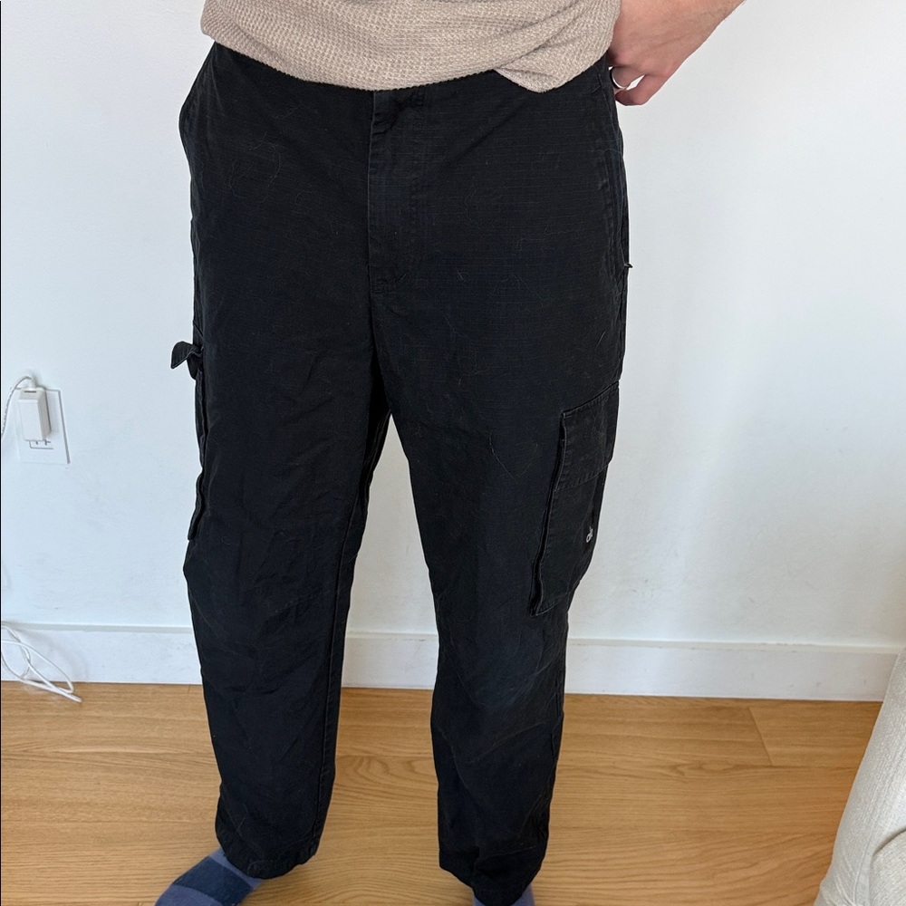 ALO Yoga Men's Dark Cargo Pants